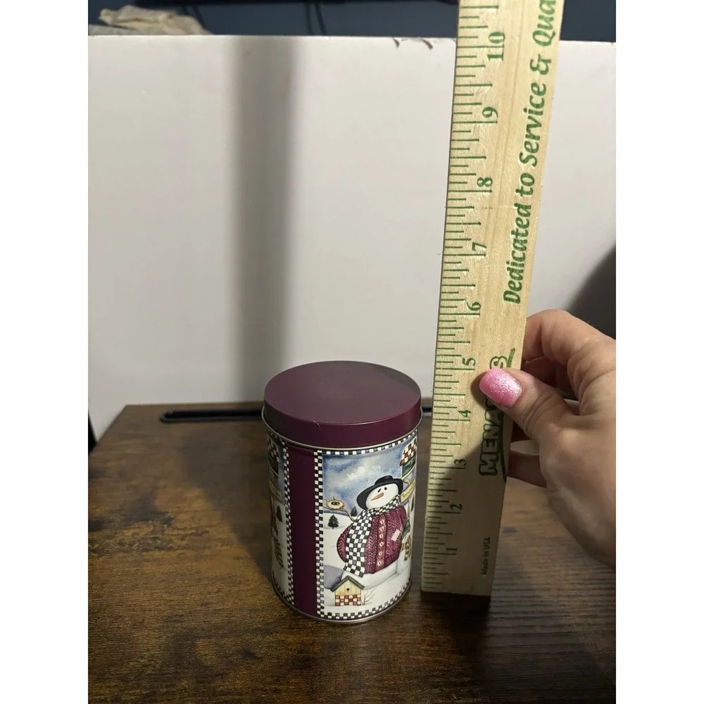 Christmas Tin‎